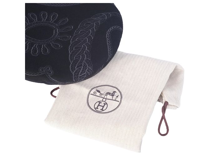 Hermès Saint-Honoré en Finesse Black Wool Beret - view 7