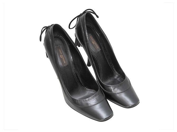Black Louis Vuitton Tassel Pumps Size 37 - view 2