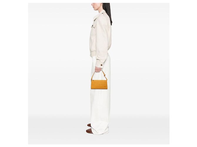 Bolso de hombro Louis Vuitton Epi Pochette Accessoires Amarillo - vista 6