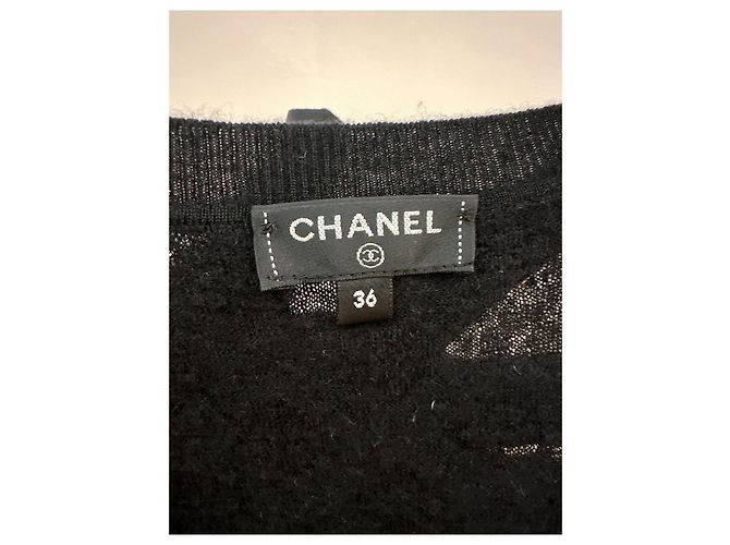 Colete de malha Chanel em cashmere preto com fivela de coração - vista 3