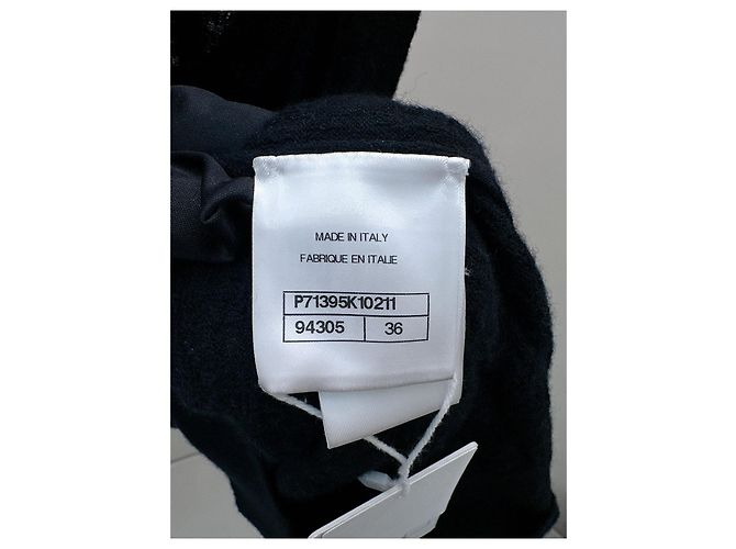 Colete de malha Chanel em cashmere preto com fivela de coração - vista 4