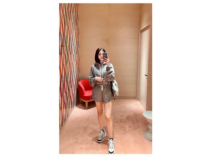 Louis Vuitton Sportshorts aus Baumwolle in Grau - Ansicht 4