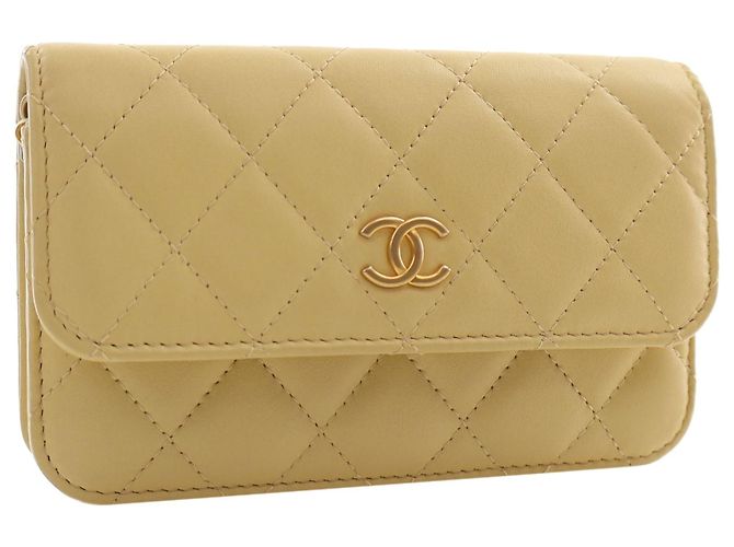Gelbe Chanel CC gesteppte Lammleder-Clutch mit Kette und Crossbody-Gurt - Ansicht 11