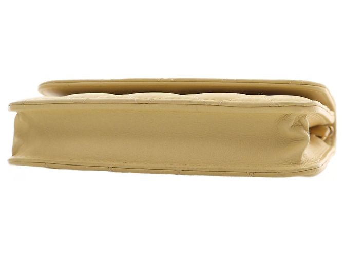 Gelbe Chanel CC gesteppte Lammleder-Clutch mit Kette und Crossbody-Gurt - Ansicht 12