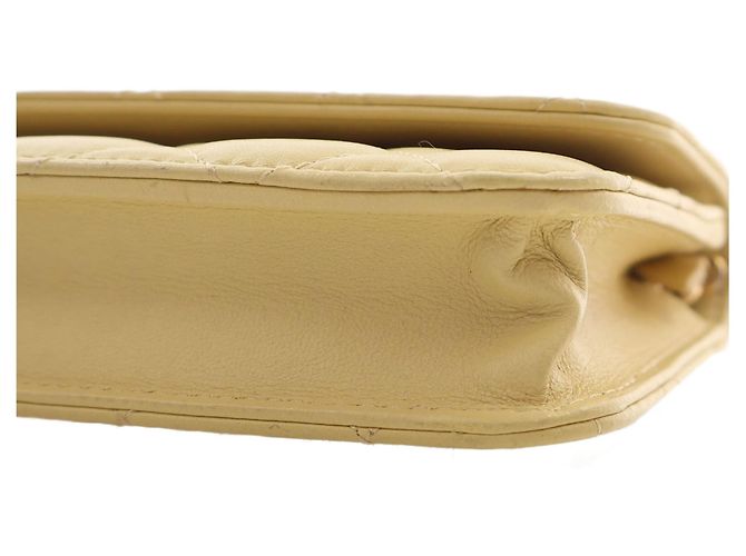 Gelbe Chanel CC gesteppte Lammleder-Clutch mit Kette und Crossbody-Gurt - Ansicht 14