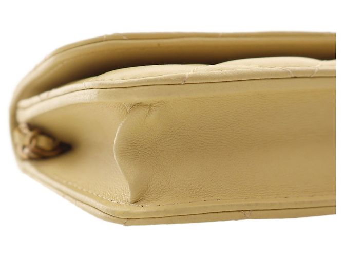 Gelbe Chanel CC gesteppte Lammleder-Clutch mit Kette und Crossbody-Gurt - Ansicht 15