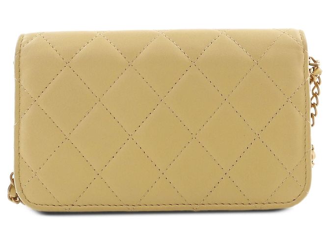 Gelbe Chanel CC gesteppte Lammleder-Clutch mit Kette und Crossbody-Gurt - Ansicht 2