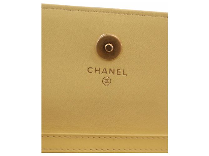 Gelbe Chanel CC gesteppte Lammleder-Clutch mit Kette und Crossbody-Gurt - Ansicht 5