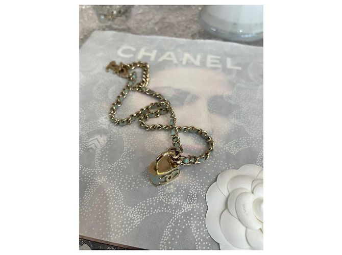 Chanel Lederhalskette mit Schloss und Logo Anhänger Grün - Ansicht 4