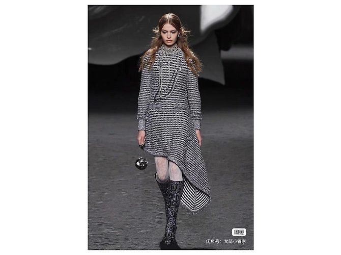 Abito in maglia Chanel 24K argento con paillettes - vista 6