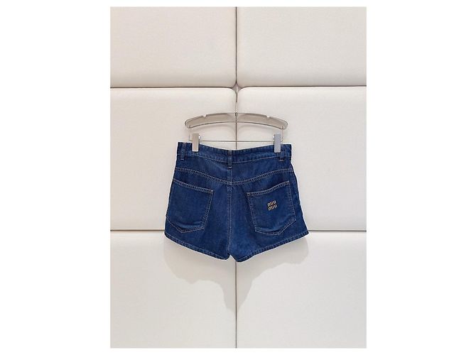 Miu Miu Denim Shorts Blau mit Logo Print - Ansicht 2