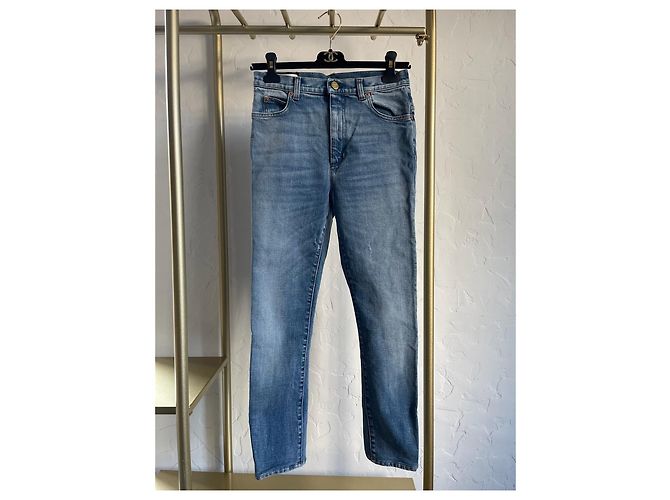 Calças Jeans Gucci em denim azul com bordado de morango - vista 2