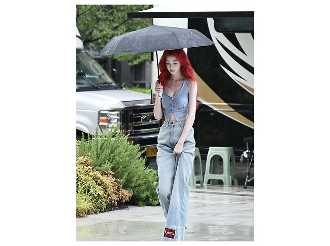 Jeans a zampa Gucci in denim blu - vista 9