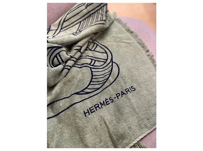 Sciarpa Hermès in cashmere verde - vista 5