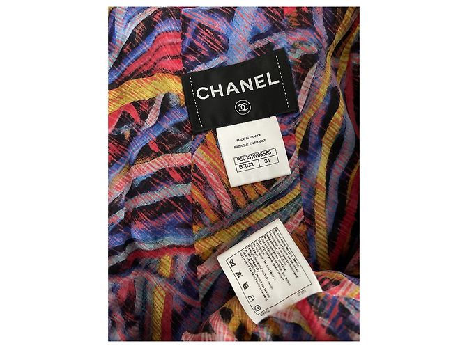 Chanel Bouclé Tweed Jacke in Burgundy Größe 34 - Ansicht 3