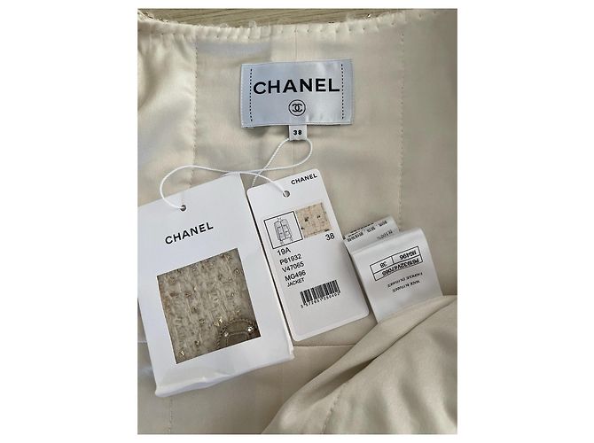Chaqueta Chanel Egypt Collection de Tweed Blanca y Dorada - vista 3