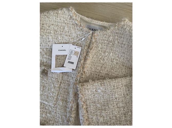 Chaqueta Chanel Egypt Collection de Tweed Blanca y Dorada - vista 4