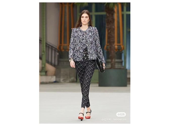 Giacca Chanel 20C in tweed nero - vista 5