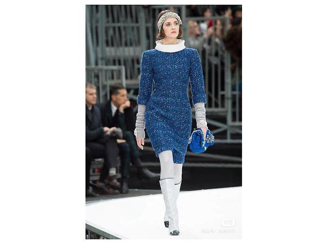 Chanel Kleid aus blauem Tweed - Ansicht 5