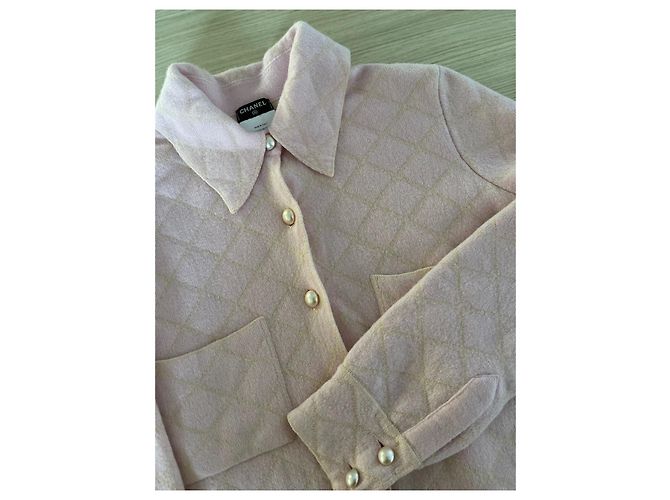 Cárdigan Chanel de punto de cashmere rosa acolchado de diamantes - vista 4
