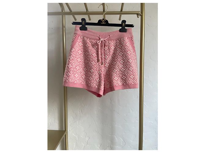 Shorts Louis Vuitton Monogram de tejido de rizo rosa - vista 2