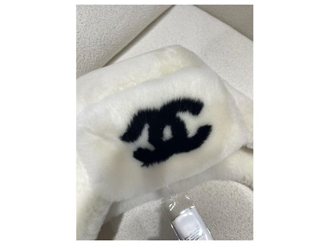 Sombrero Trapper Chanel 25N Blanco de Shearling - vista 3