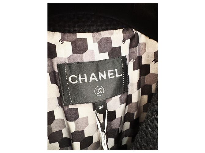 Chaqueta Chanel 21P de tweed negra y dorada cruzada - vista 3