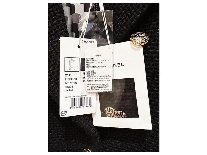 Chaqueta Chanel 21P de tweed negra y dorada cruzada - vista 4