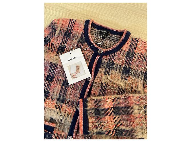 Chanel 22A Rosa Cashmere Cardigan mit Karomuster - Ansicht 4