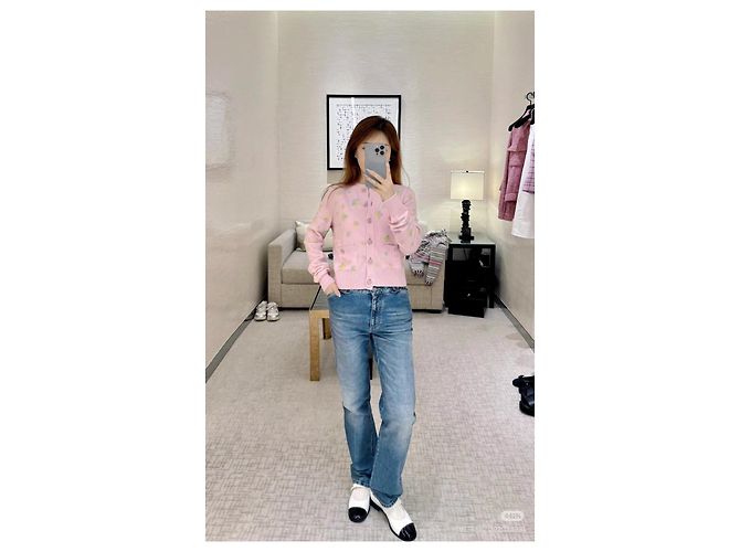 CHANEL 24P Rosa bestickter Cashmere Cardigan - Ansicht 5