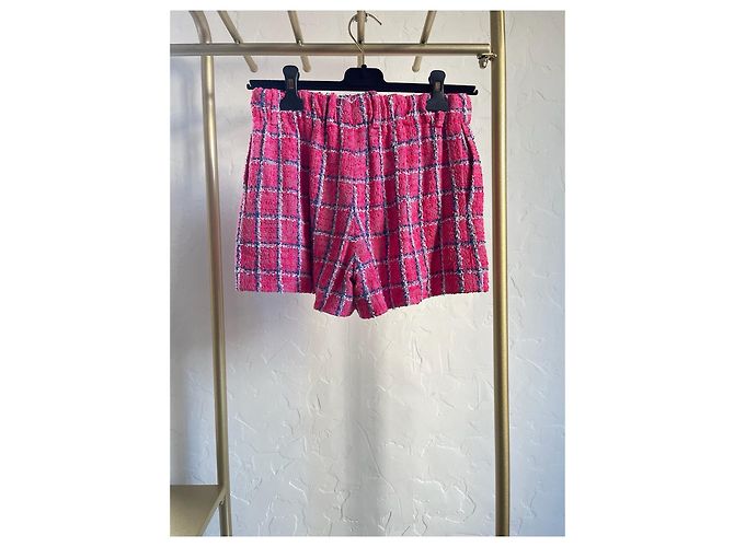 Shorts Chanel 24P de tweed rosa - vista 2