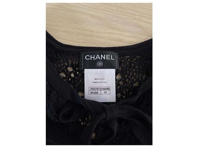 Abito Chanel in pizzo nero plissé con ritagli - vista 3