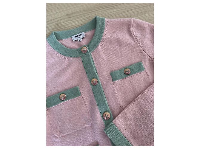 Chanel 24C Cardigã de cashmere rosa e verde - vista 4