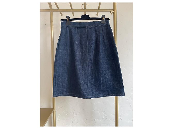 Falda de denim negra Chanel con estampado de logo Talla 38 - vista 2