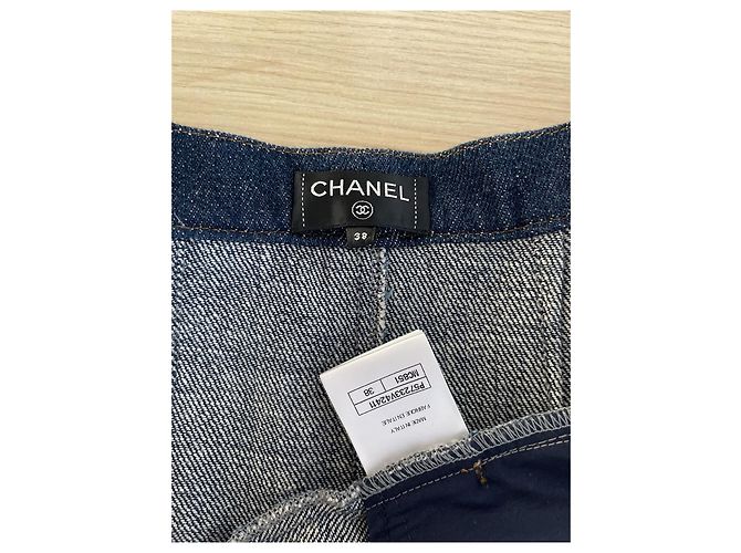 Falda de denim negra Chanel con estampado de logo Talla 38 - vista 3