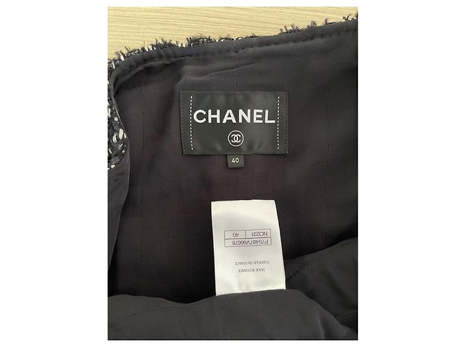Chanel 23B Jacke aus mehrfarbigem schwarzem Tweed - Ansicht 3