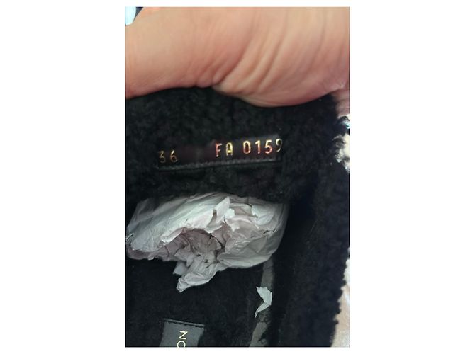 Sneakers Louis Vuitton in camoscio nero con pelliccia - vista 5