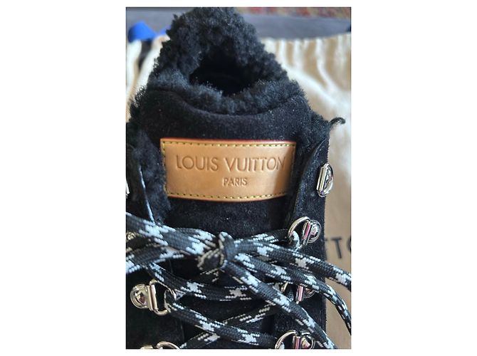 Sneakers Louis Vuitton in camoscio nero con pelliccia - vista 6