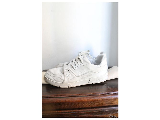 Louis Vuitton Zapatillas Bajas de Cuero Blanco - vista 2