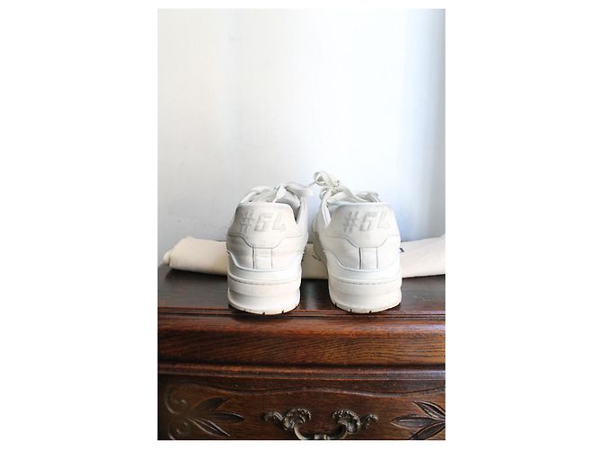 Louis Vuitton Zapatillas Bajas de Cuero Blanco - vista 3