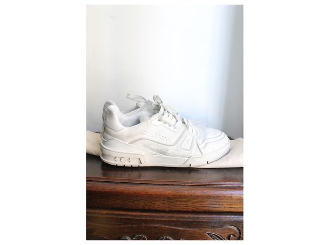 Louis Vuitton Zapatillas Bajas de Cuero Blanco - vista 4