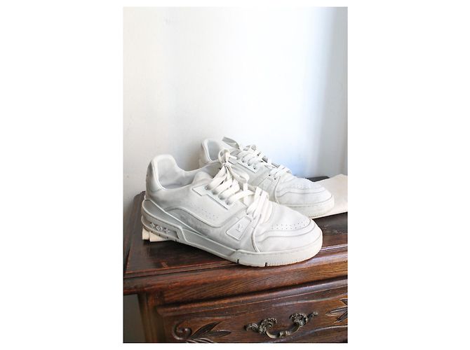 Louis Vuitton Zapatillas Bajas de Cuero Blanco - vista 5