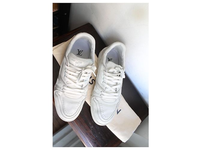 Louis Vuitton Zapatillas Bajas de Cuero Blanco - vista 6