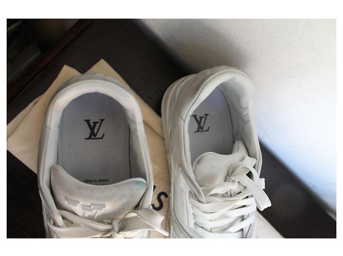 Louis Vuitton Zapatillas Bajas de Cuero Blanco - vista 8