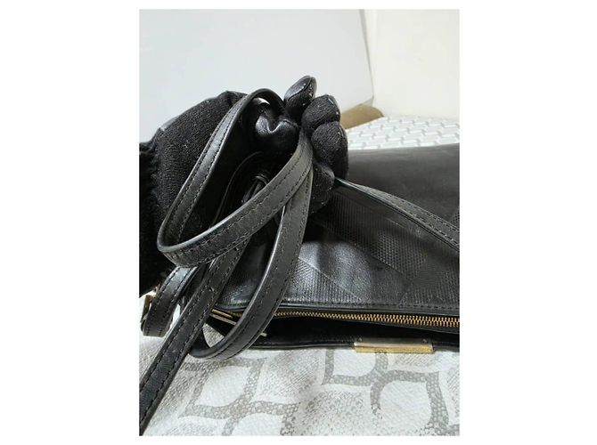 Burberry Piccola Borsa a Tracolla Chichester Pelle Goffrata Check - Nera - vista 10