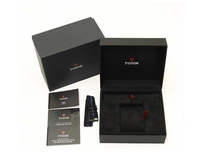 Orologio da uomo Tudor Black Bay Ceramic 79210CNU - vista 2