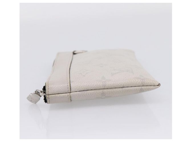 Louis Vuitton Discovery Pochette Monogram Taigarama PM - vista 3