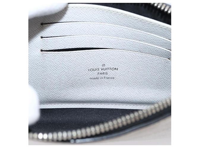 Louis Vuitton Discovery Pochette Monogram Taigarama PM - vista 6