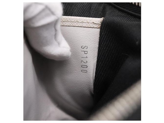 Louis Vuitton Discovery Pochette Monogram Taigarama PM - vista 7