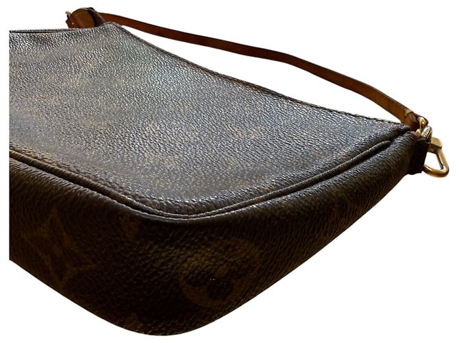 Louis Vuitton Pochette Accessoires Monogram Canvas Mini - vista 4